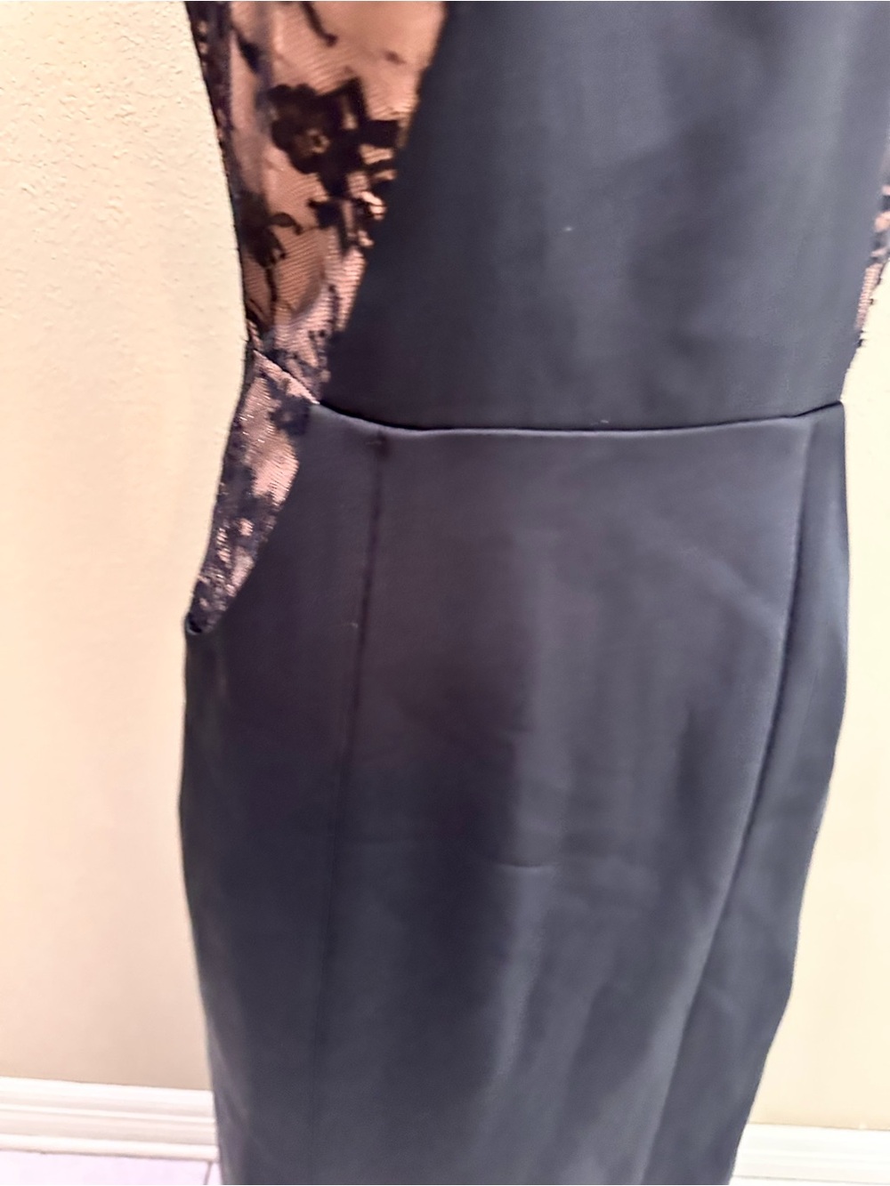 BCBGMAXAZRIA Lilyana evening Dress Size 6 Elegant Black Lace-Inset Evening Gown - Picture 10 of 16